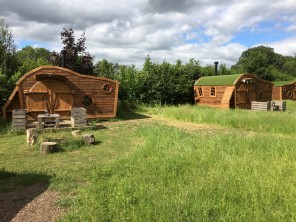 Dog Friendly Hobbit House BT5 in Manor House Grounds, North Yorkshire Moors, Yorkshire, England